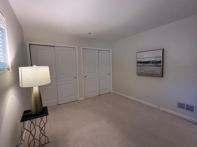 1635 N Milwaukee Avenue 105, Libertyville, IL 60048