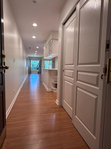 1635 N Milwaukee Avenue 105, Libertyville, IL 60048
