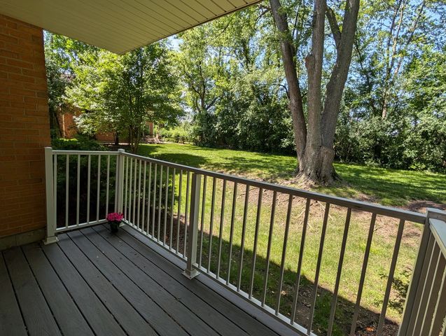 1635 N Milwaukee Avenue 105, Libertyville, IL 60048