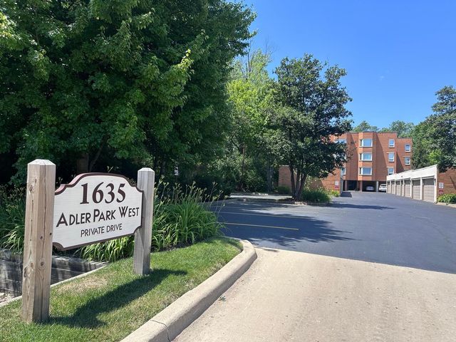 1635 N Milwaukee Avenue 105, Libertyville, IL 60048