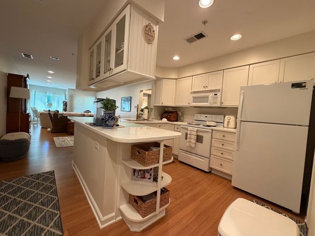 1635 N Milwaukee Avenue 105, Libertyville, IL 60048