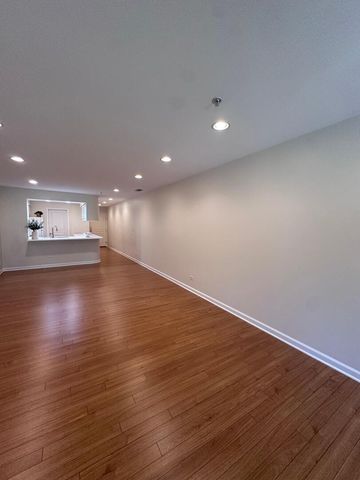 1635 N Milwaukee Avenue 105, Libertyville, IL 60048