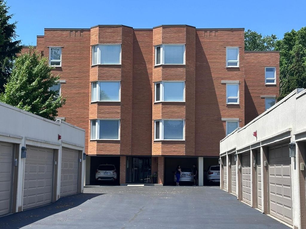 1635 N Milwaukee Avenue 105, Libertyville, IL 60048