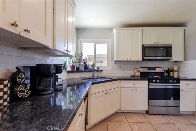 212 W Victoria, Rialto, CA 92376