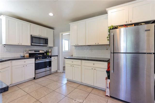 212 W Victoria, Rialto, CA 92376
