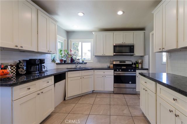 212 W Victoria, Rialto, CA 92376