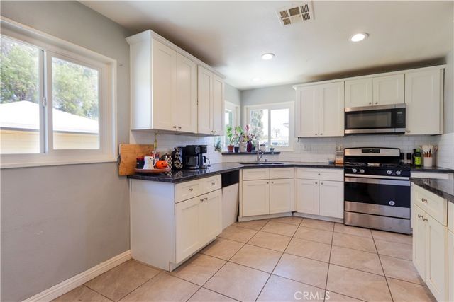 212 W Victoria, Rialto, CA 92376