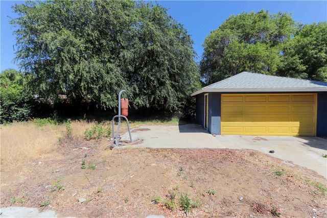 212 W Victoria, Rialto, CA 92376