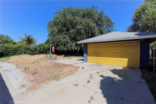 212 W Victoria, Rialto, CA 92376