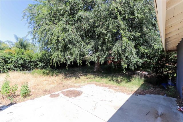 212 W Victoria, Rialto, CA 92376