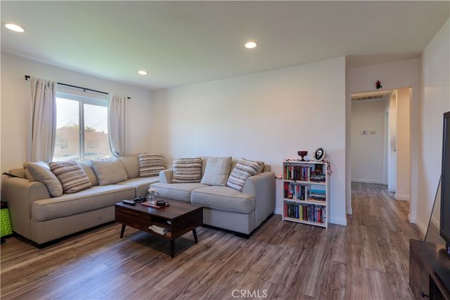 212 W Victoria, Rialto, CA 92376