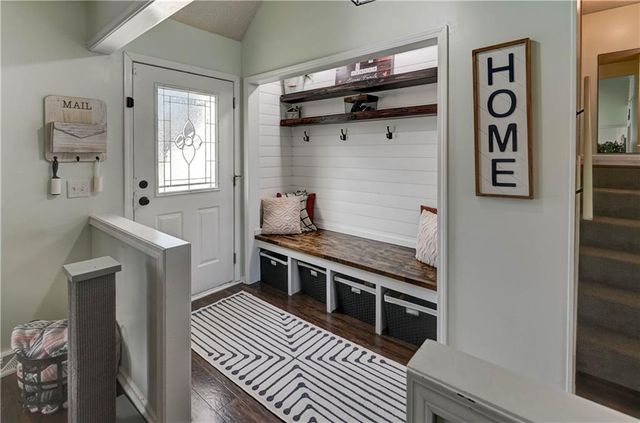 14747 S Homestead Drive, Olathe, KS 66062