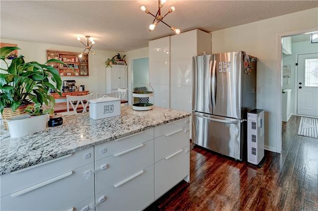 14747 S Homestead Drive, Olathe, KS 66062