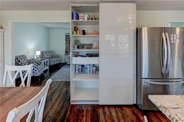 14747 S Homestead Drive, Olathe, KS 66062