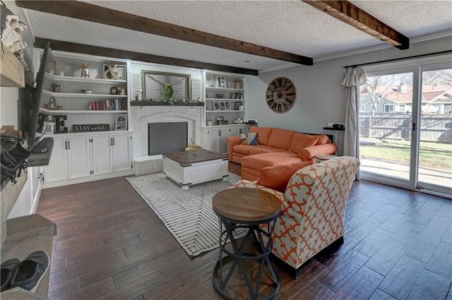 14747 S Homestead Drive, Olathe, KS 66062