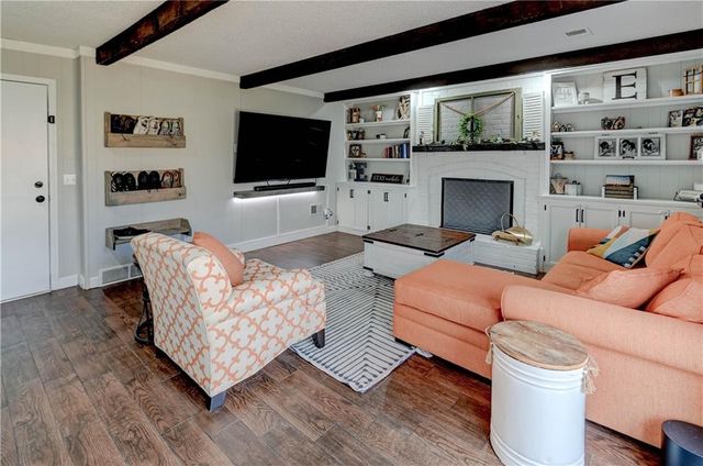 14747 S Homestead Drive, Olathe, KS 66062