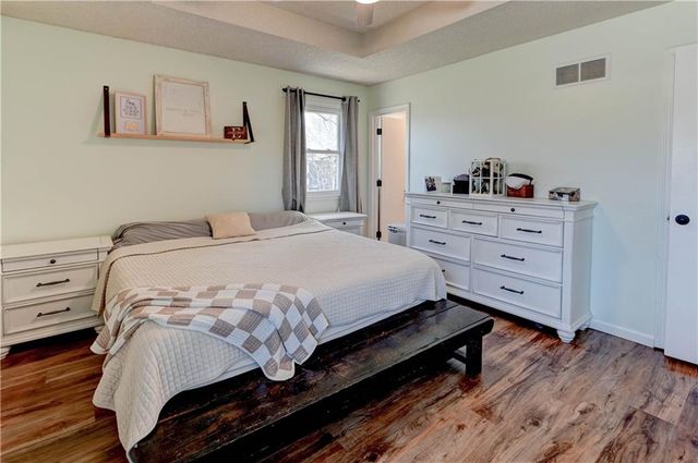 14747 S Homestead Drive, Olathe, KS 66062