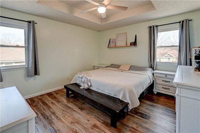 14747 S Homestead Drive, Olathe, KS 66062