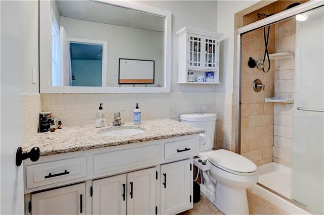 14747 S Homestead Drive, Olathe, KS 66062