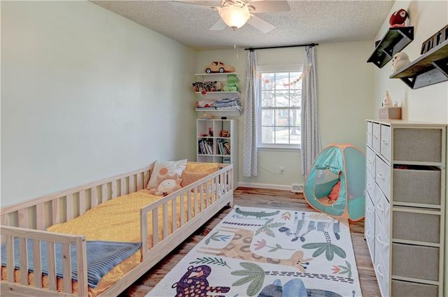 14747 S Homestead Drive, Olathe, KS 66062