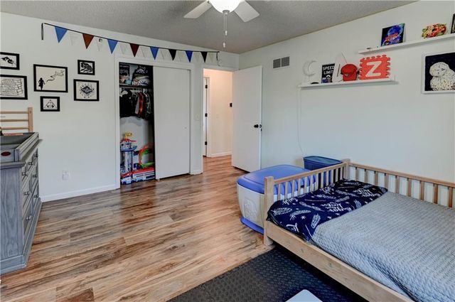 14747 S Homestead Drive, Olathe, KS 66062