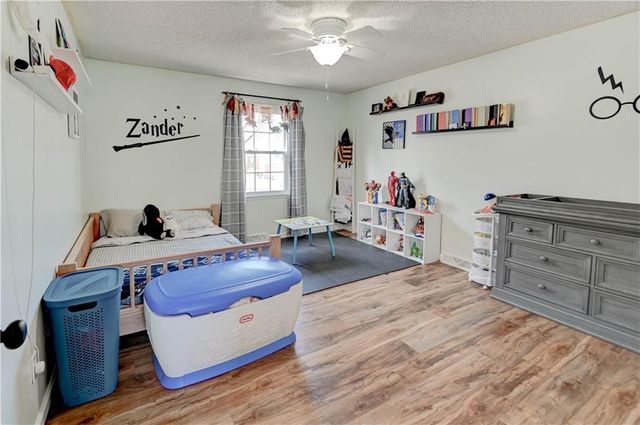 14747 S Homestead Drive, Olathe, KS 66062