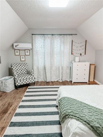 14747 S Homestead Drive, Olathe, KS 66062