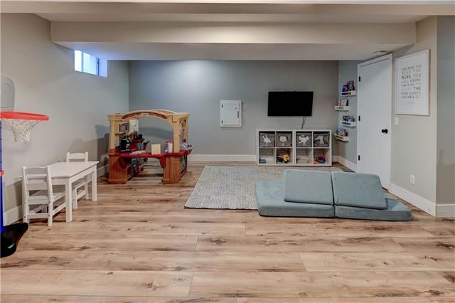 14747 S Homestead Drive, Olathe, KS 66062