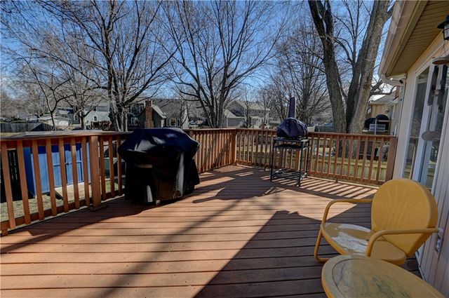 14747 S Homestead Drive, Olathe, KS 66062