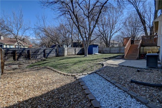 14747 S Homestead Drive, Olathe, KS 66062