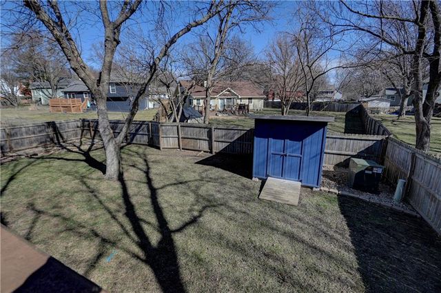 14747 S Homestead Drive, Olathe, KS 66062