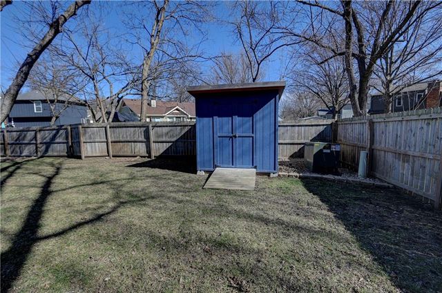 14747 S Homestead Drive, Olathe, KS 66062