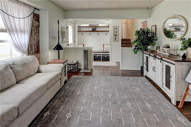 14747 S Homestead Drive, Olathe, KS 66062