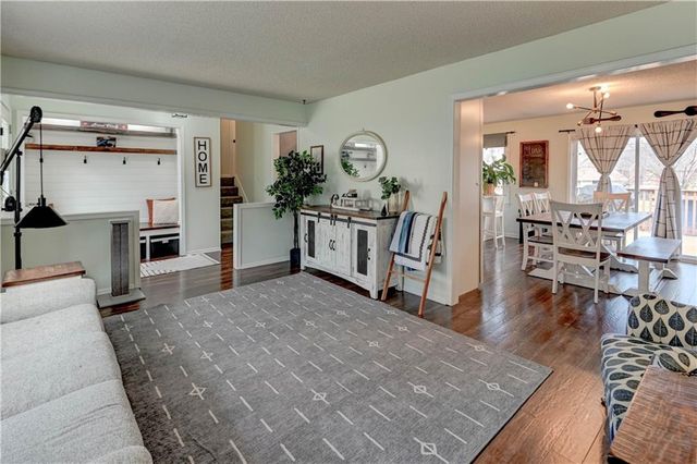 14747 S Homestead Drive, Olathe, KS 66062