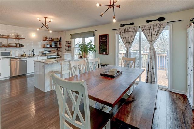 14747 S Homestead Drive, Olathe, KS 66062