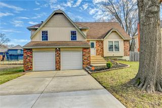 14747 S Homestead Drive, Olathe, KS 66062