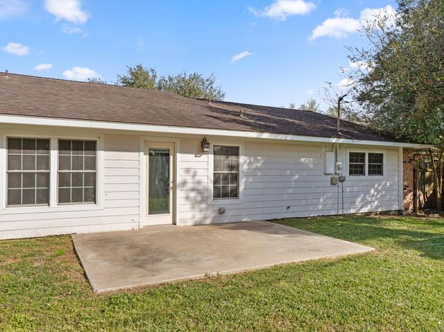 2208 Gontier Drive, Bay City, TX 77414