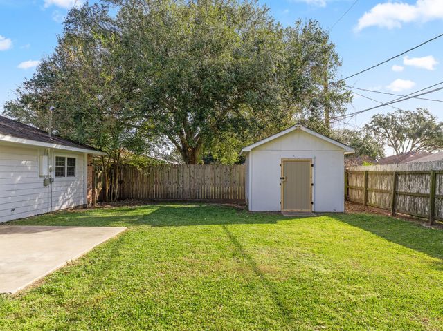 2208 Gontier Drive, Bay City, TX 77414
