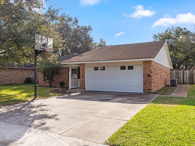 2208 Gontier Drive, Bay City, TX 77414