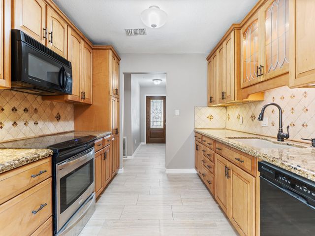 2208 Gontier Drive, Bay City, TX 77414