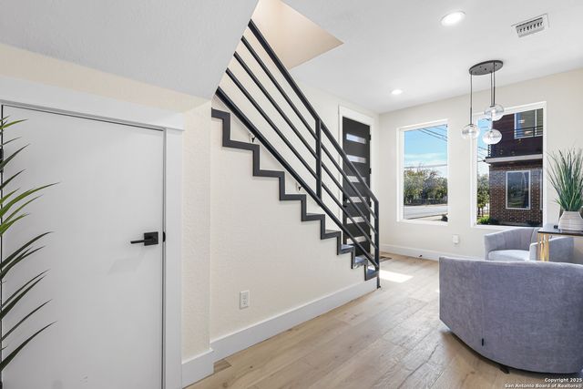 1019 S Hackberry St Unit 202, San Antonio, TX 78210