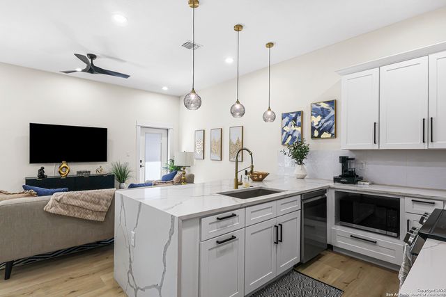 1019 S Hackberry St Unit 202, San Antonio, TX 78210