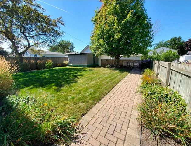 7116 27th AVENUE, Kenosha, WI 53143