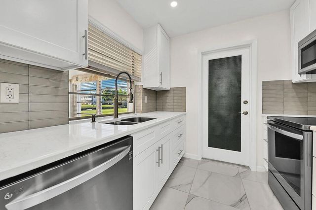 131 NW 14th Street, Boynton Beach, FL 33426