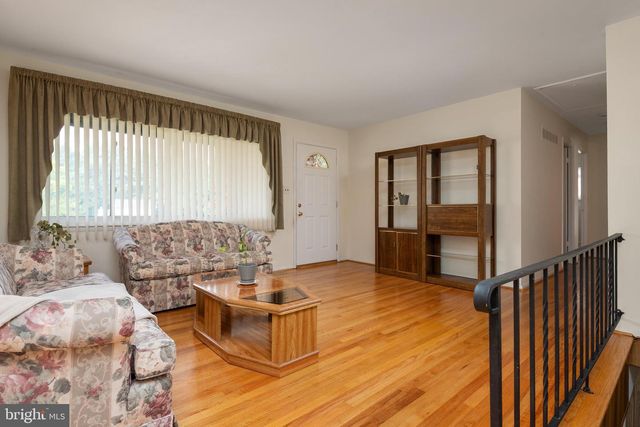 8245 VICTORIA RD, Millersville, MD 21108