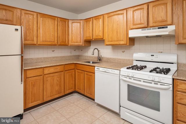 8245 VICTORIA RD, Millersville, MD 21108
