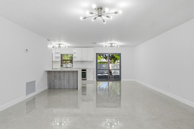 22390 SW 66th Avenue, Boca Raton, FL 33428
