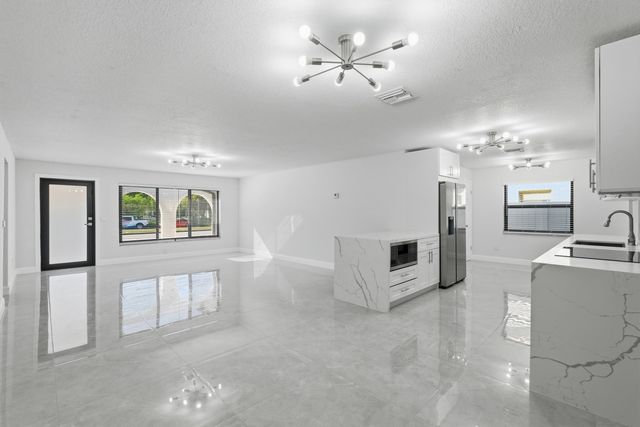 22390 SW 66th Avenue, Boca Raton, FL 33428