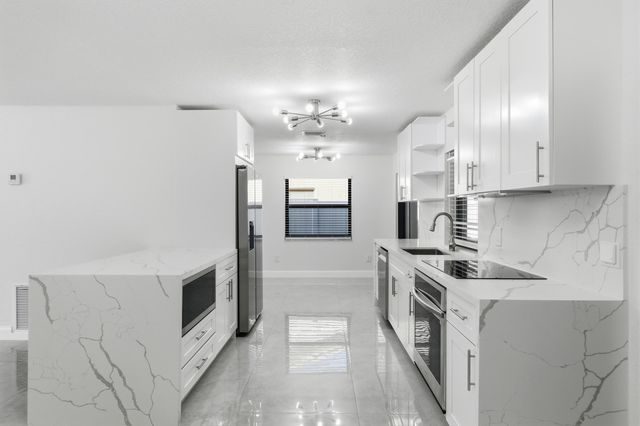 22390 SW 66th Avenue, Boca Raton, FL 33428