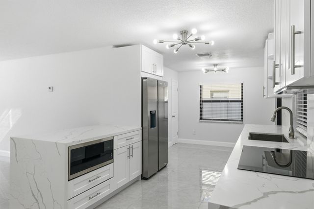 22390 SW 66th Avenue, Boca Raton, FL 33428